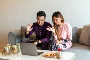 couple attending malay language online course
